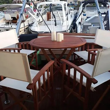 Hotel na wodzie Barca Deliziosa *